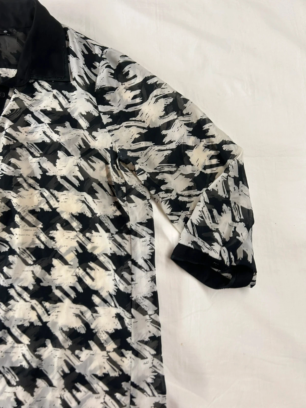 Camisa con motivos negro y blanco Bréal efectos transparentes vintage – photo 4